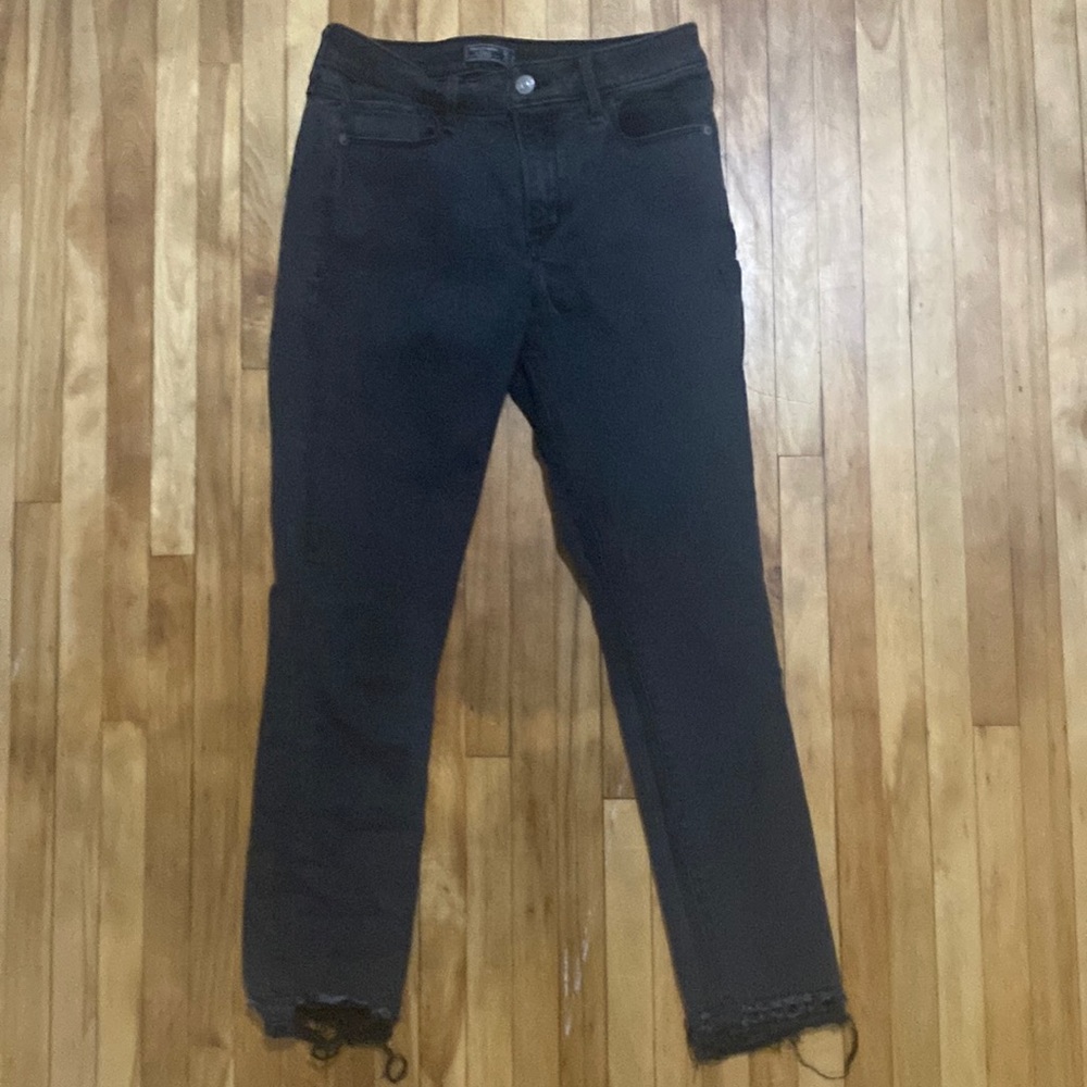 Size 4 (27) with some good stretch. Last and final price drop!